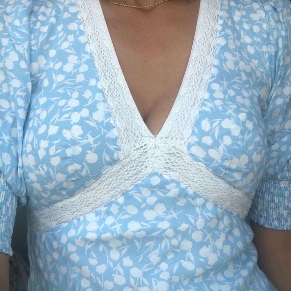RIXO Light Blue Floral V-Neck Dress with White Lace Trim